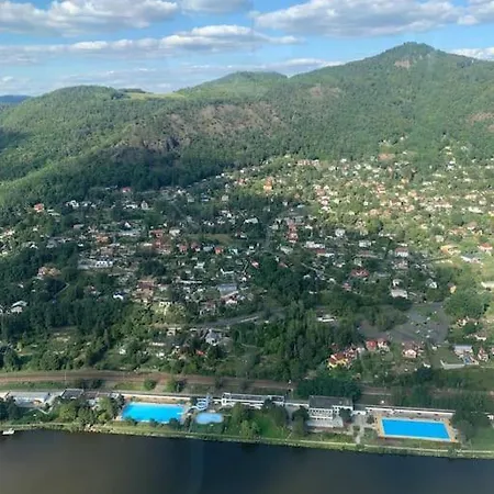 Prazdninovy Dum S Vyhrivanym Bazenem A Krbem * Ústí nad Labem